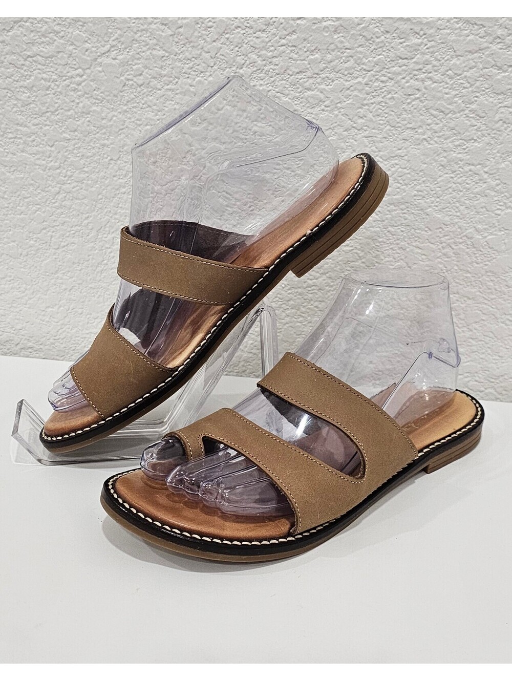 Coach and Four Women’s Brown Leather Slide Sandals Italy Size 7.5